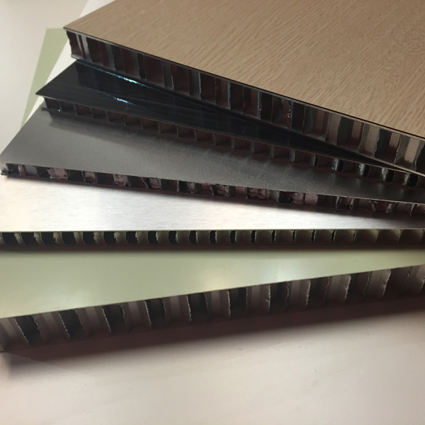 Алюминиевые панели с сотовой сердцевиной, используемые для отделки зданий (1)