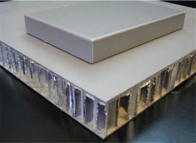 Beschichtete Aluminium-Wabenplatte (2)