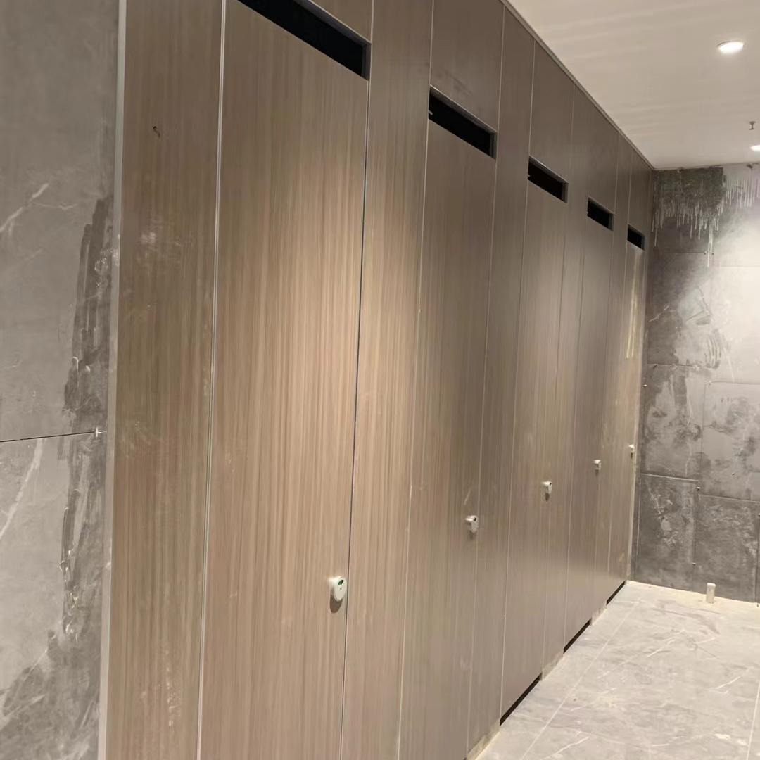 Floor-mounted toilet partitions